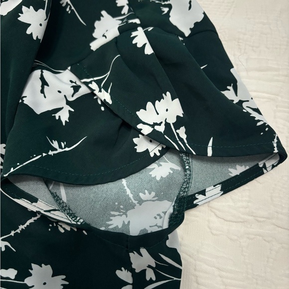 Women’s Medium Chiffon Blouse Round Neck Short Sleeve Top Dark Green and White - Picture 7 of 9